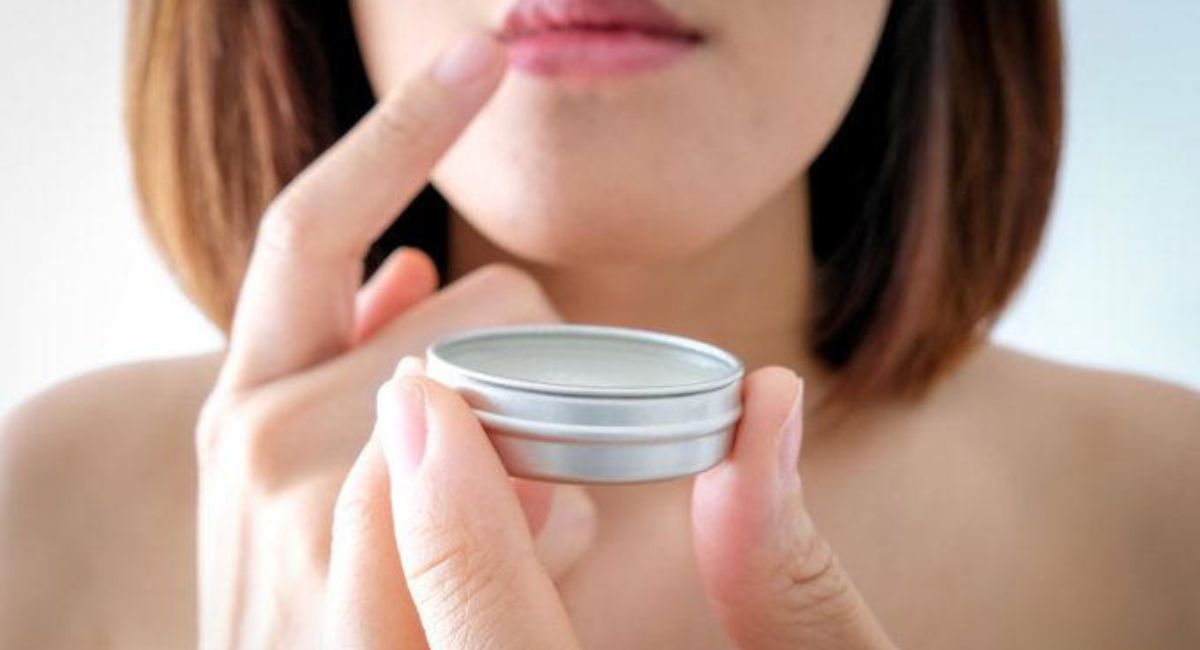 Can You Use Vaseline as a Lip Balm? (Complete Guide) 3 how-to-use-vaseline-on-lips