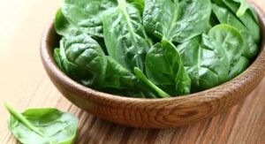 is-spinach-better-than-lettuce