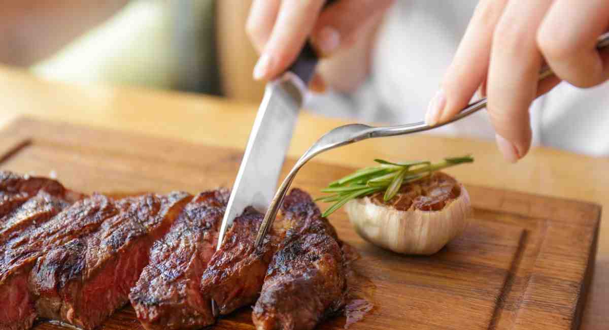 health-benefits-and-risks-of-eating-steak