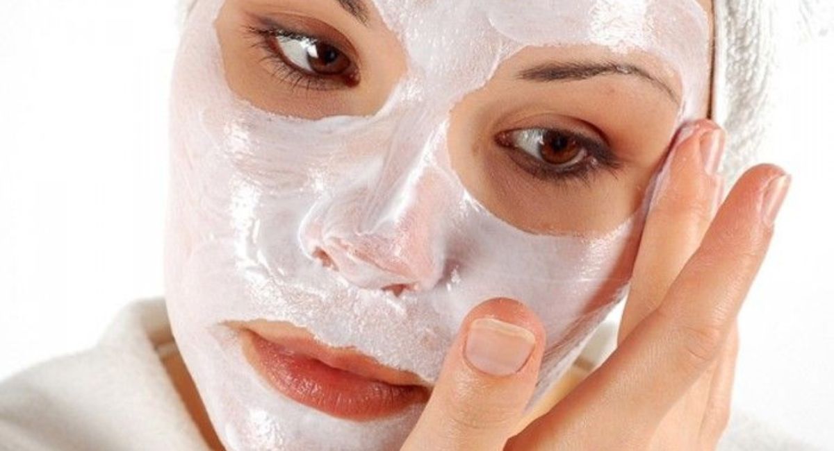 Best Homemade Skin Mask – Dermatologist-Approved Remedies You Can Try Today 3 how-to-make-and-apply-a-skin-mask-at-home