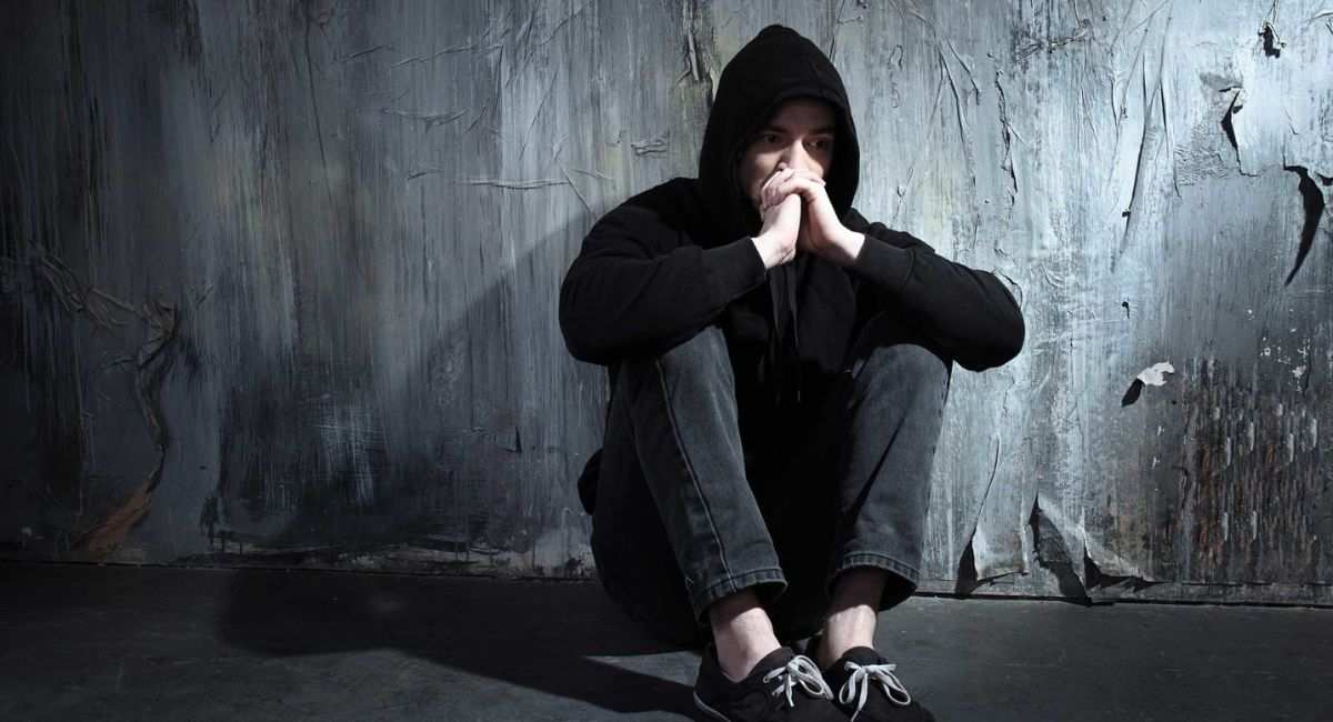 wearing-a-hoodie-a-sign-of-depression