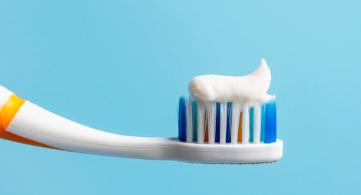Does Toothpaste Expire? Here’s What Happens When You Use It Past the Date 3 does-expired-toothpaste-clean-your-teeth