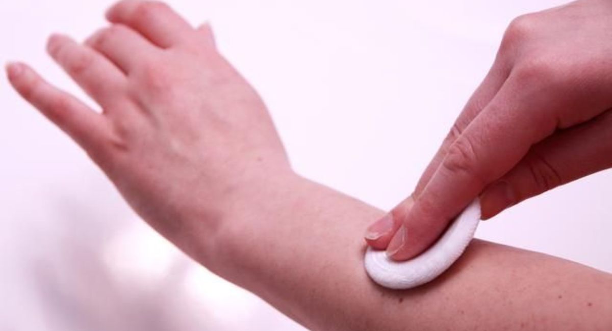 How to Get Wax Off Skin Safely – Quick Home Methods That Work 1 get-wax-off-skin