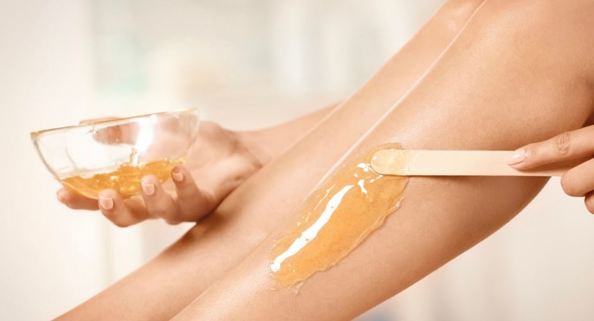 How to Get Wax Off Skin Safely – Quick Home Methods That Work 2 how-to-get-wax-off-skin-safely