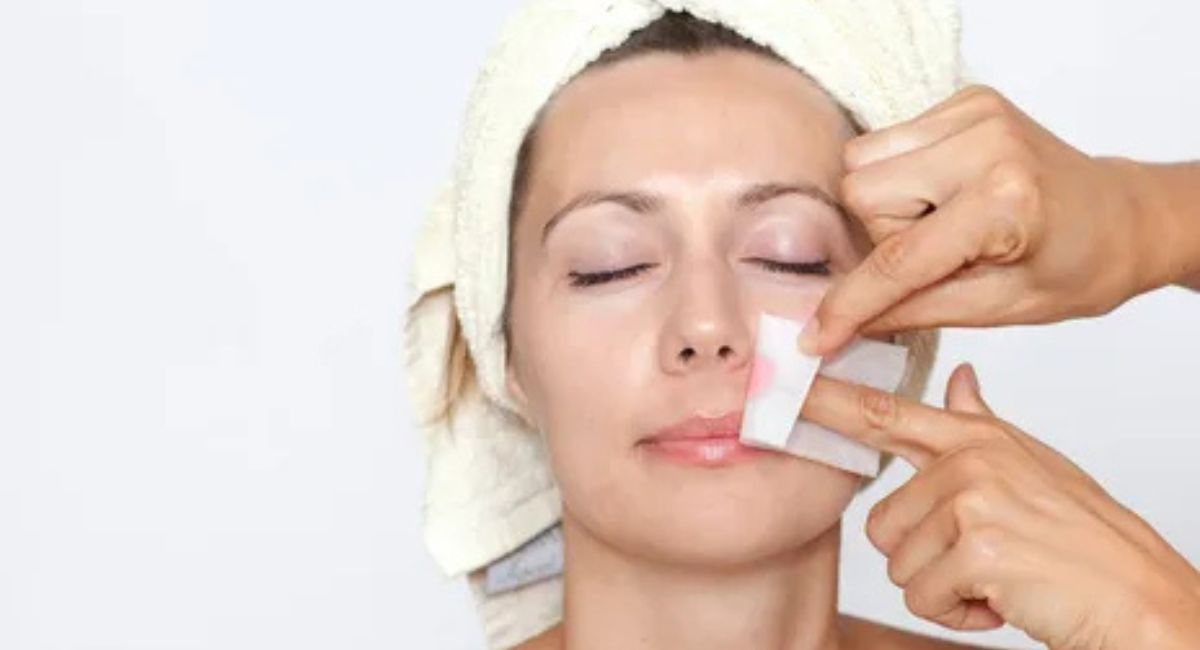 How to Get Wax Off Skin Safely – Quick Home Methods That Work 4 professional-for-wax-residue-or-burns