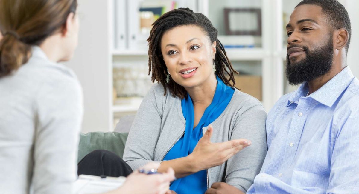 Couples Therapy for Long Distance Relationships – Proven Ways to Reconnect and Thrive 3 right-therapist-for-long-distance-couples