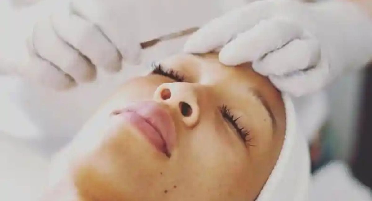 How Often Should You Dermaplane? Expert Tips for Smooth, Glowing Skin 1 should-you-dermaplane