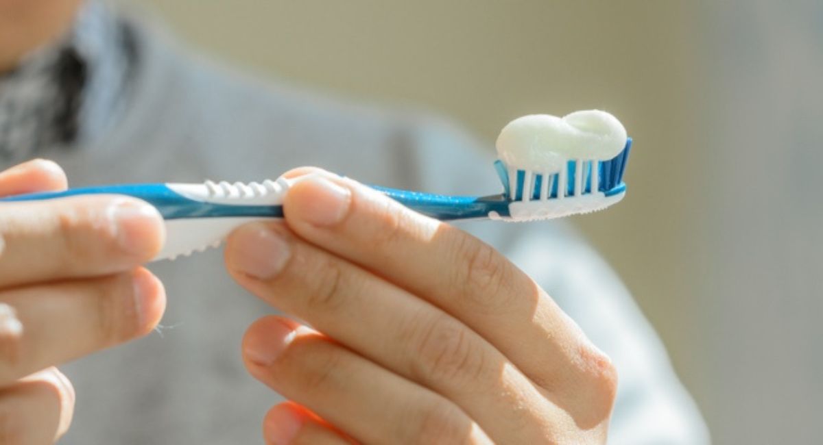 Does Toothpaste Expire? Here’s What Happens When You Use It Past the Date 1 toothpaste-expire